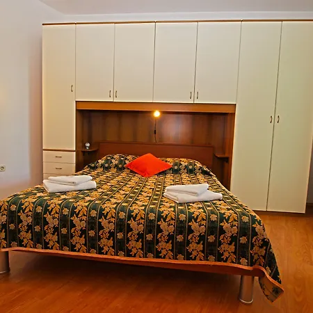 Nelli 624 Apartment Pula